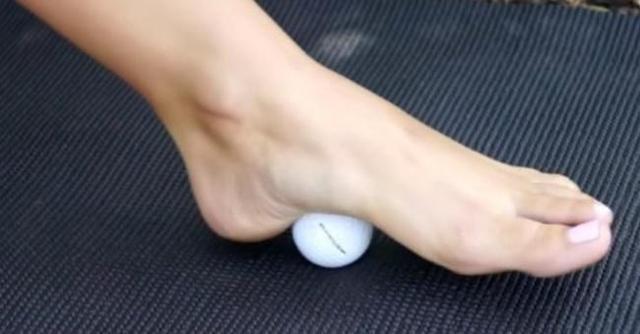 深蹲时臀部眨眼是什么样子的,深蹲时出现骨盆眨眼该怎么办