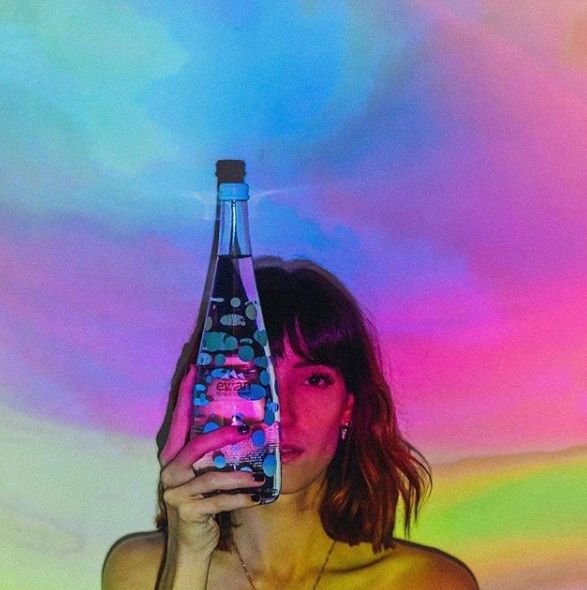 依云如何将一瓶水，成功卖出了奢侈品的味道？