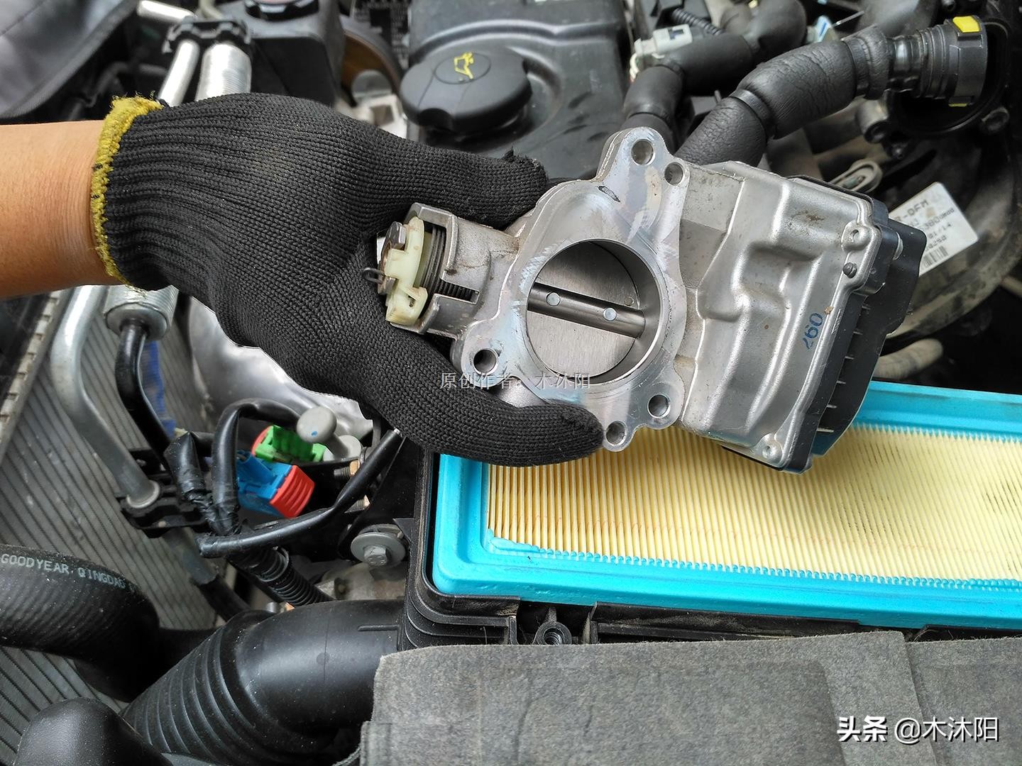 轻踩油门就能省油,轻踩油门会费油吗