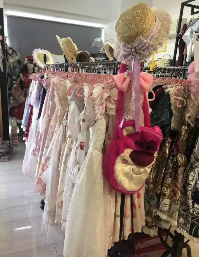 一条裙子卖180万,一条裙子卖了10万