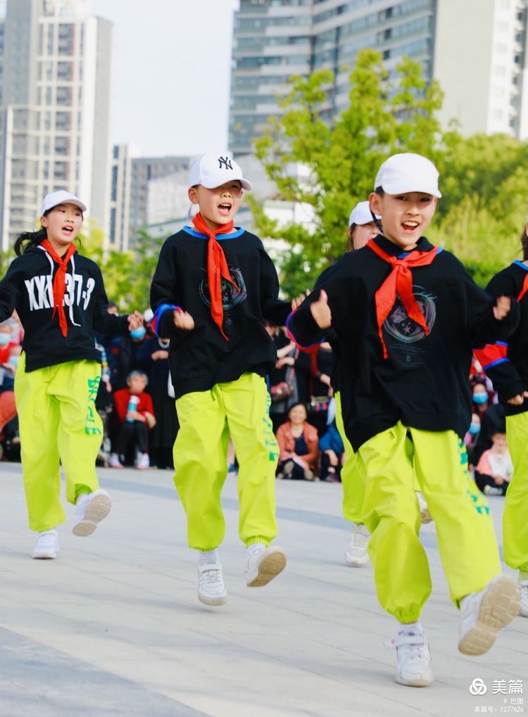 洛阳牡丹广场新疆舞视频,洛阳牡丹广场爵士舞