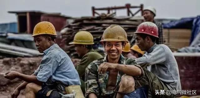 有谁知道搞水电人的辛苦,水电工的工资一般多少