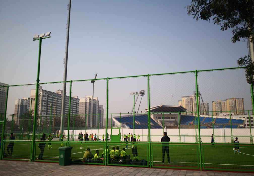 圆形笼式足球场地6米,笼式足球场地简介