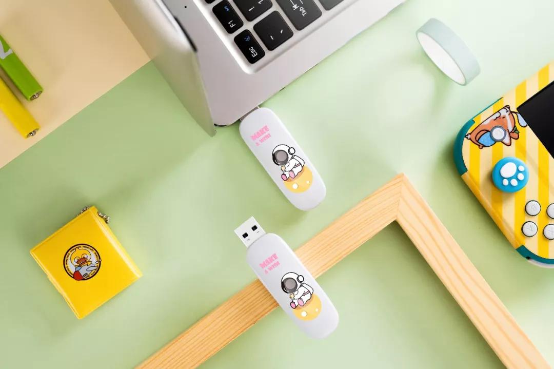 宇航太空人,萌趣可爱,台电上新大白宇航员款U盘