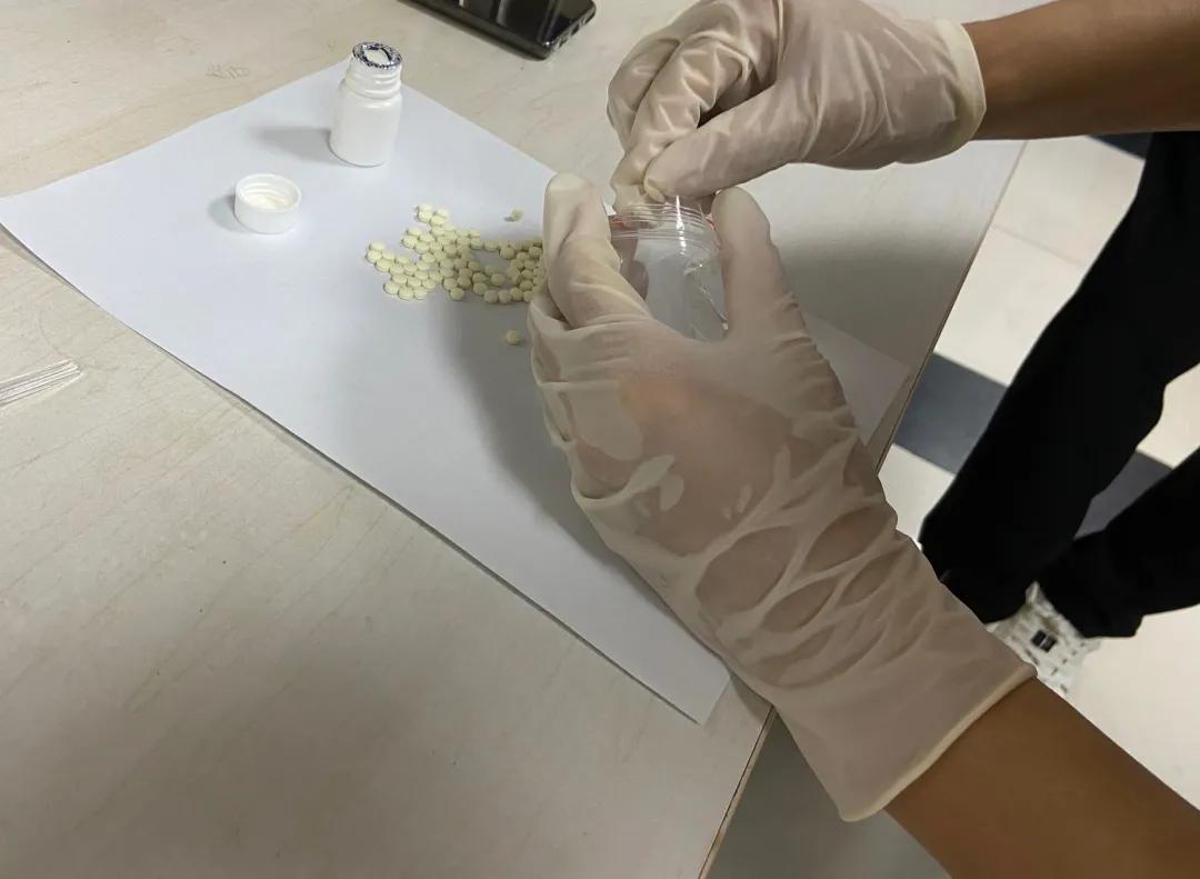 鏆楄绮剧鑽搧,鏆楄绮剧鑽搧榛戝競