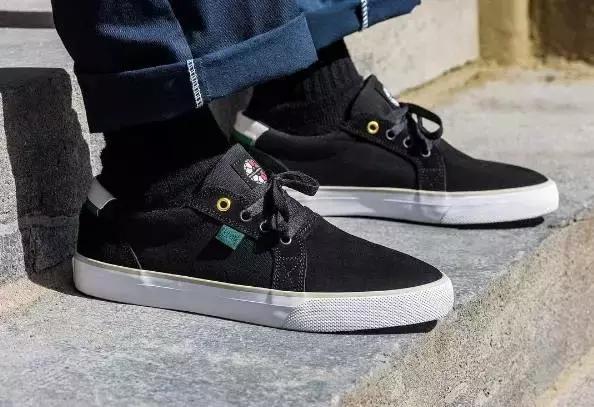 滑板鞋有没有轮子,滑板鞋vans配什么裤子