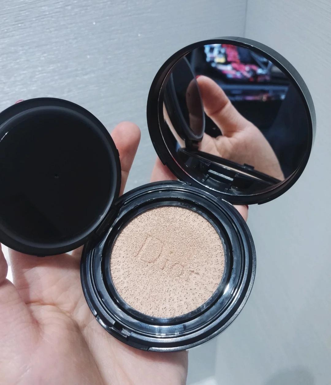 李佳琦推荐的五款气垫:迪奥一级控油,TF滋润遮瑕,秒杀韩系