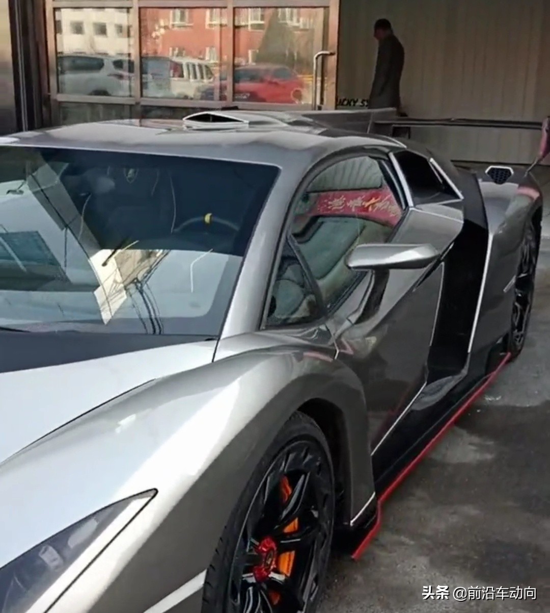 兰博基尼的毒药的英文名是什么,兰博基尼毒药venenoroadster敞篷