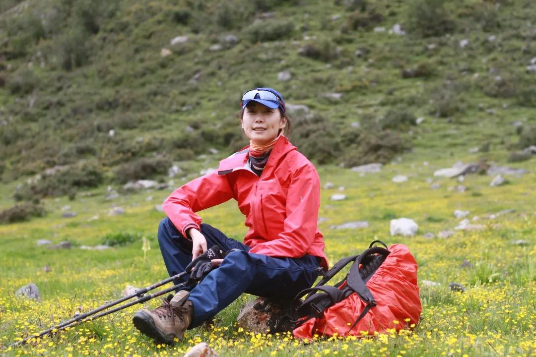 一位拥有多重身份的现代职业女性，偏偏钟情于*藏西**，是有病吗？