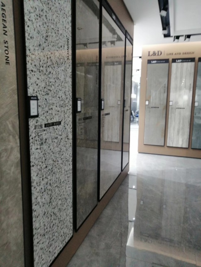 选什么样的瓷砖比较好,带logo的瓷砖会不会靠谱点