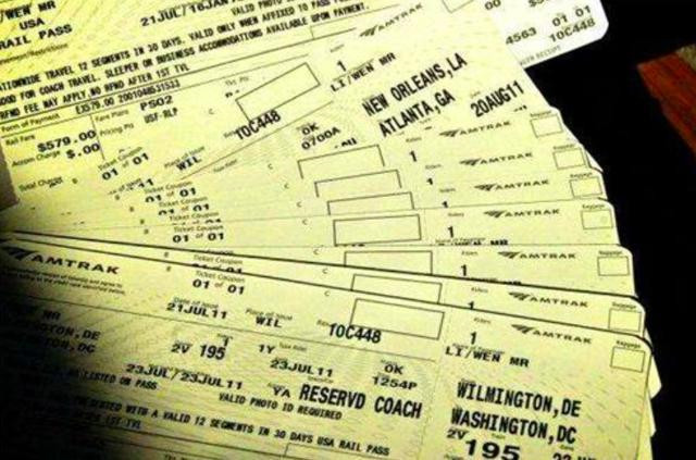 男子25万买无限次飞机票,男子花25万买终身机票