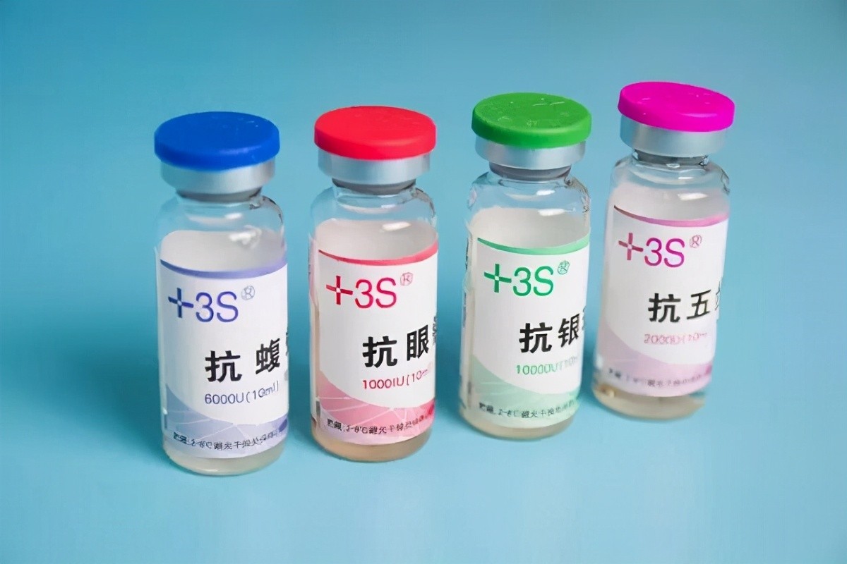 菲律宾喷毒眼镜蛇被咬,菲律宾毒蛇专家