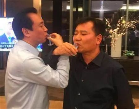 苏宁张近东投资12年败给国美黄光裕狱中12年？