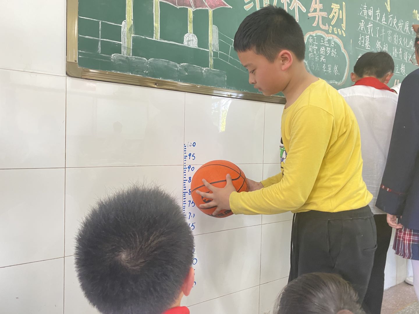 球的反弹高度为什么不一样,破坏球还能反弹吗