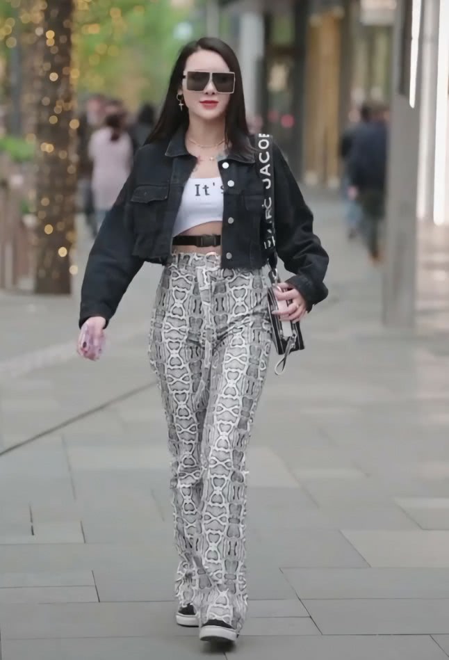 夏季复古牛仔裤潮流高街,时髦新款休闲牛仔裤