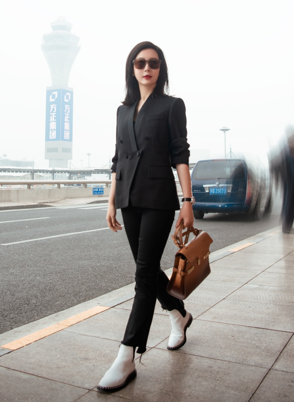 现在不流行露腿了抢着穿保命搭配,今年秋冬不露脚踝才是真时髦