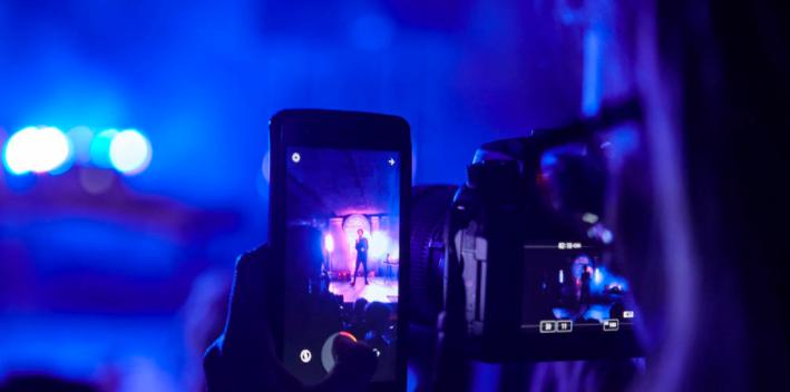 他以“表帝”自居，受粉丝膜拜，真面目令人惊讶……