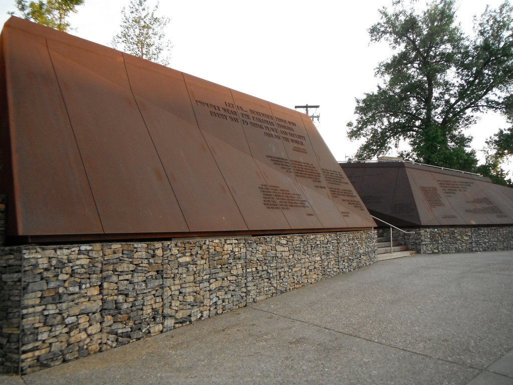 锈蚀耐候钢板表面需要处理么,耐候钢板在景观中的应用