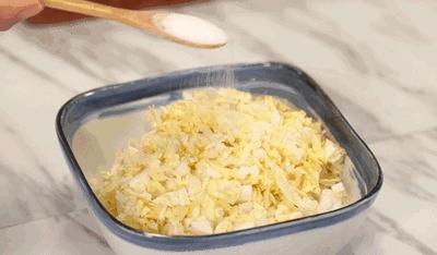 韭菜饺子馅调咸了用什么方法补救,韭菜馅饺子不出水妙招