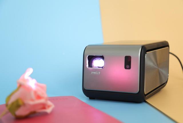 刷片福音坚果智能投影仪品牌接入信用购，0元先带回家