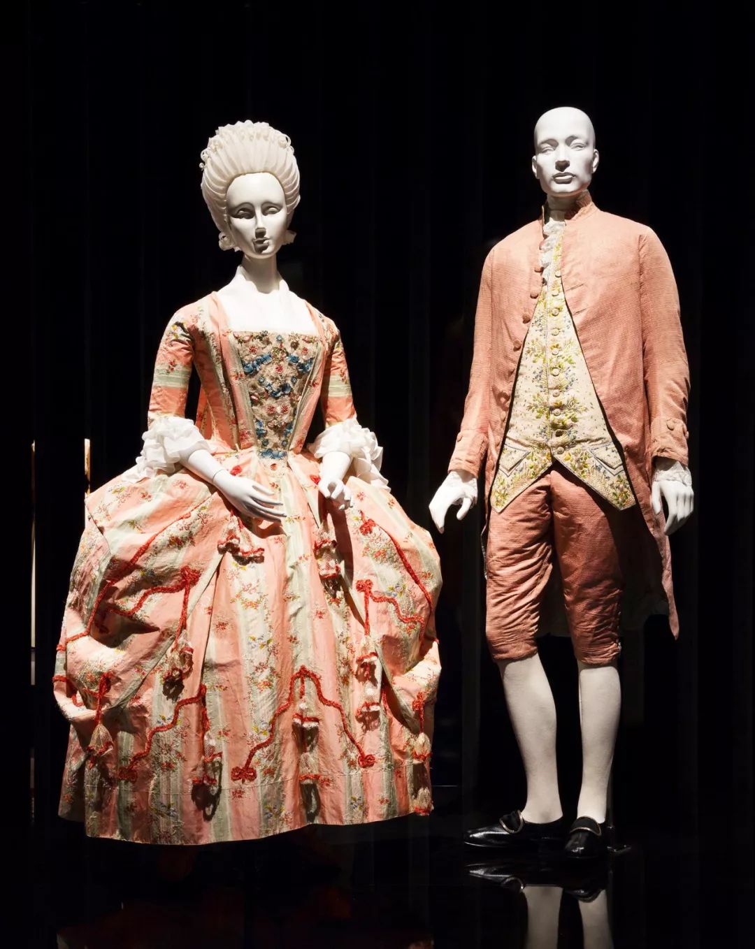 穿粉色就是娘娘腔？让小李子和猫王告诉你什么叫“油而不腻”