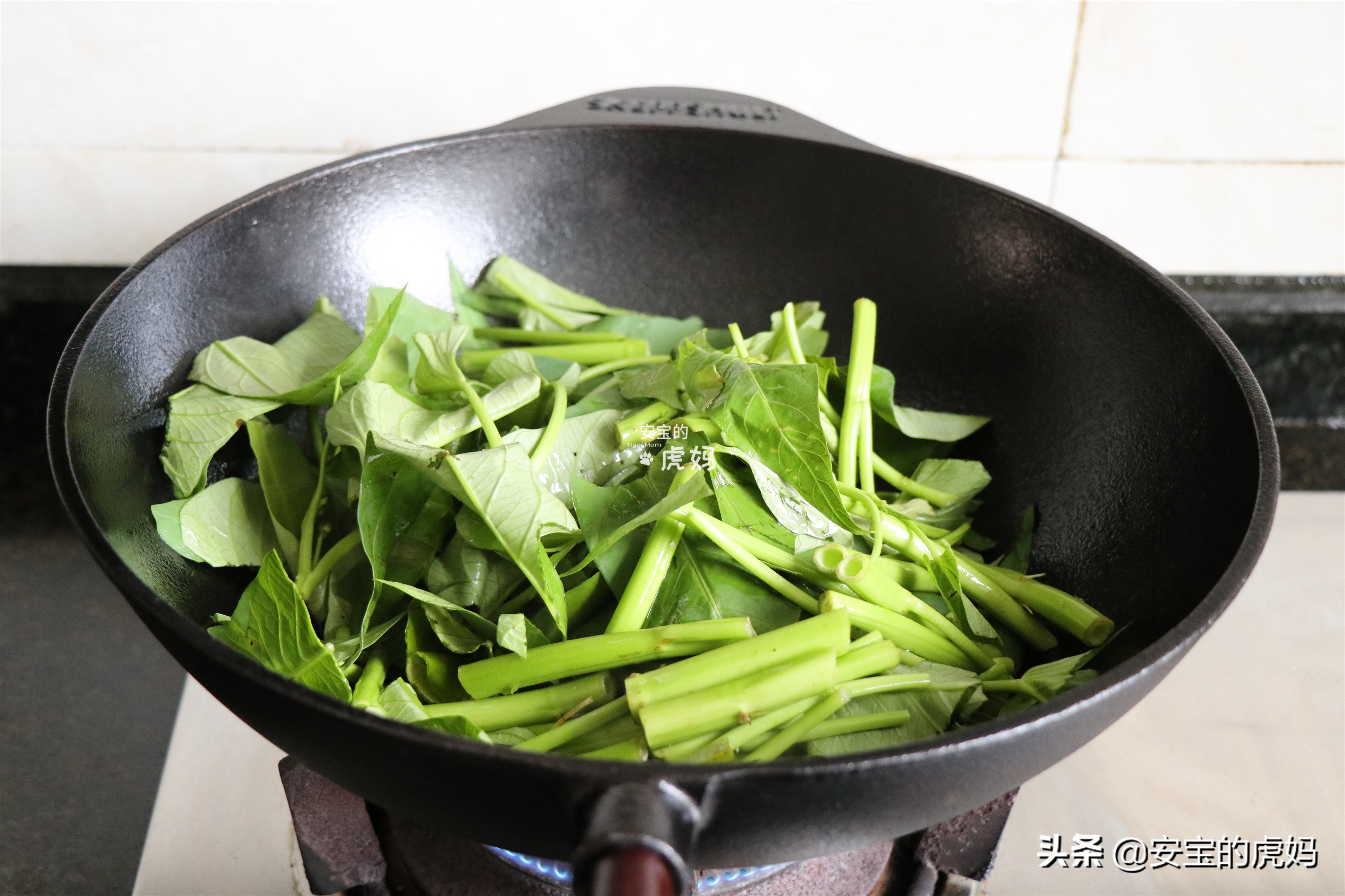 无涂层铁锅怎么养锅,铸铁铁锅怎么养锅才不粘锅