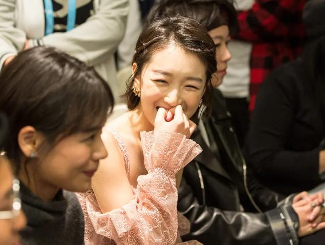 丑拒？散了吧，周冬雨这张脸没有对不起她