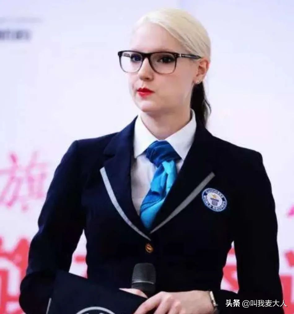 情路坎坷撒贝宁：经5段恋情，初恋比章子怡好看，洋媳妇身价上亿