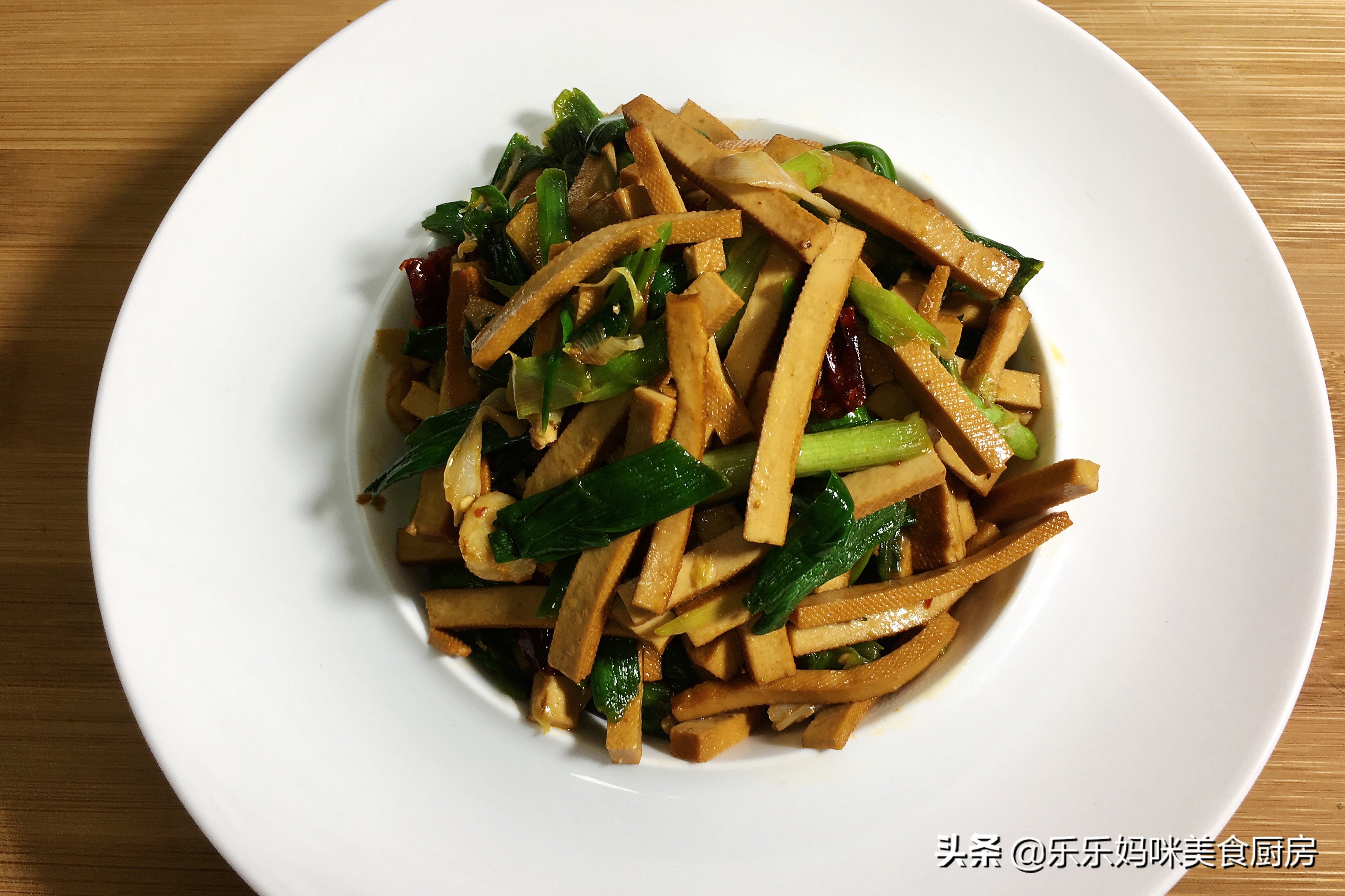 炒豆干放姜,炒豆干怎么炒才不发黑又好吃