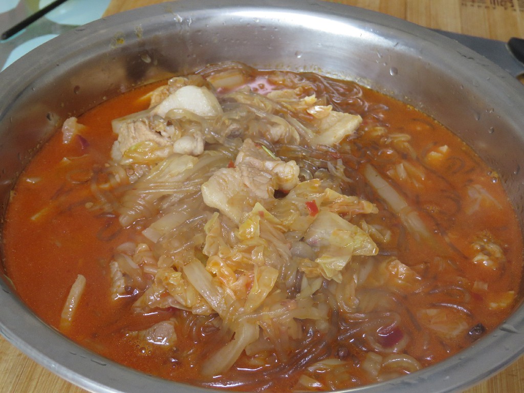 白菜炖粉条怎样做才最好吃,五花肉炖白菜炖豆腐炖粉条的做法