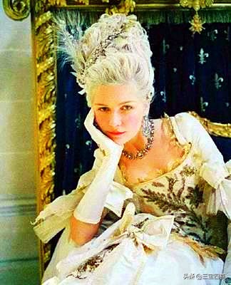 等我有钱了我就买一个金镯子,等我有了钱也去买个大金镯子