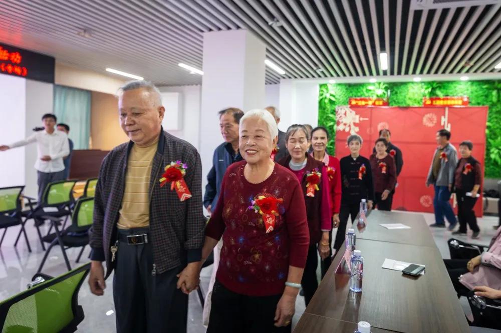 莆田市妇联举办邻里有“她”·“爱在夕阳”金婚、钻石婚纪念活动