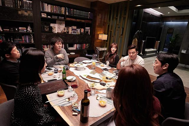 电影完美陌生人讲的什么,电影完美陌生人