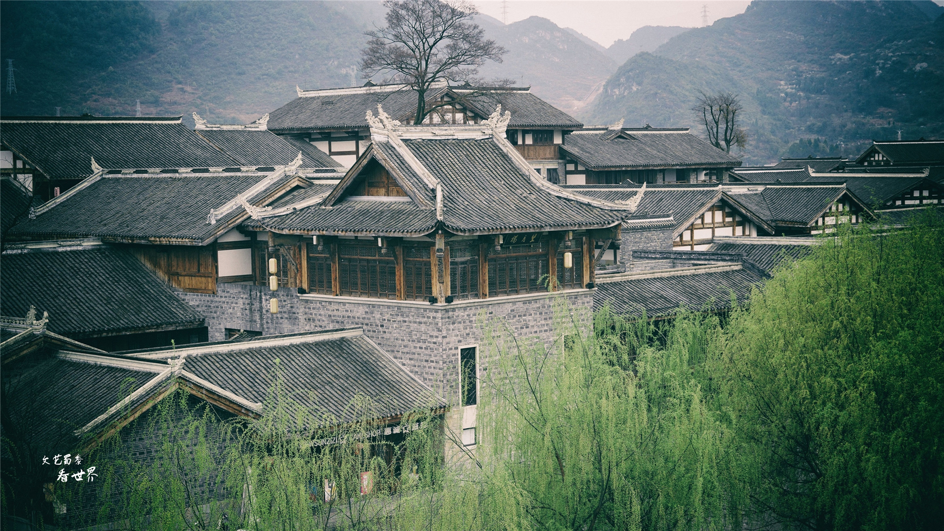 640年历史的青岩古镇，是贵阳人周末好去处，卤猪蹄子闻名全国