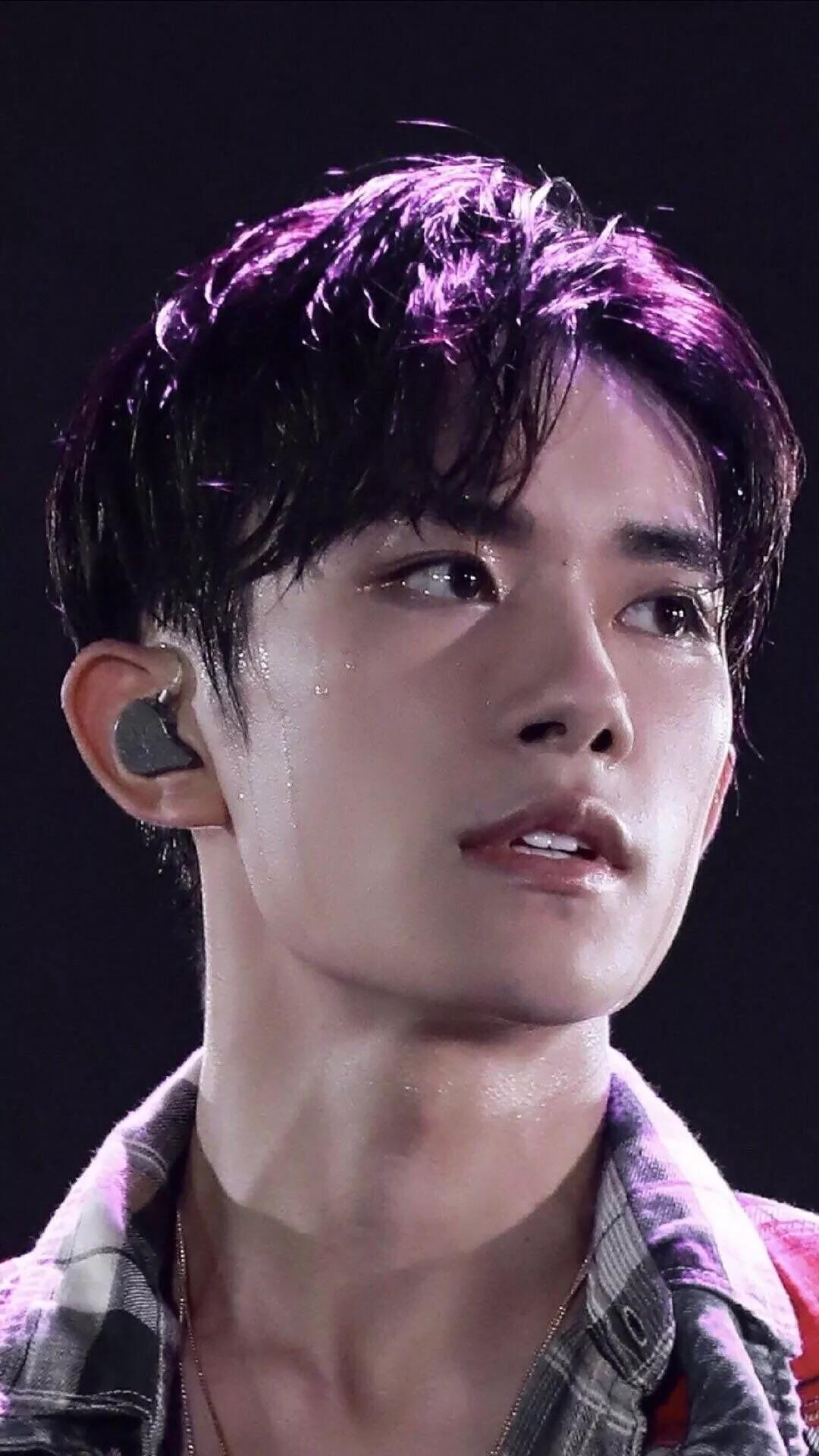 易烊千玺你不是一个人完整版,易烊千玺你变了原版视频