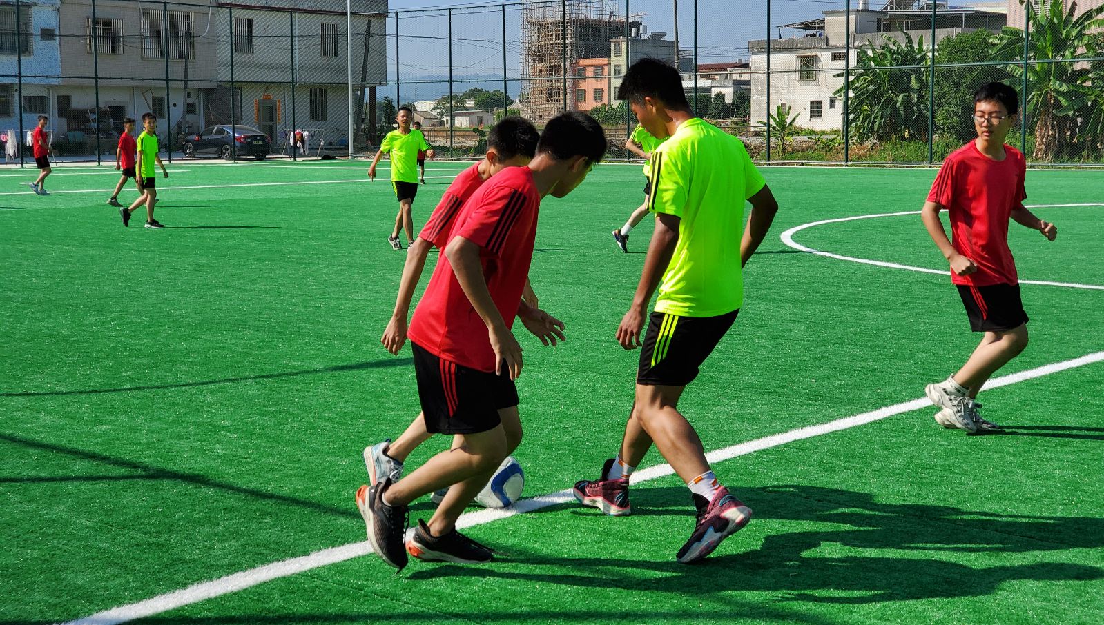 乡村私人建足球场有补贴吗,加强足球场地建设和开放利用