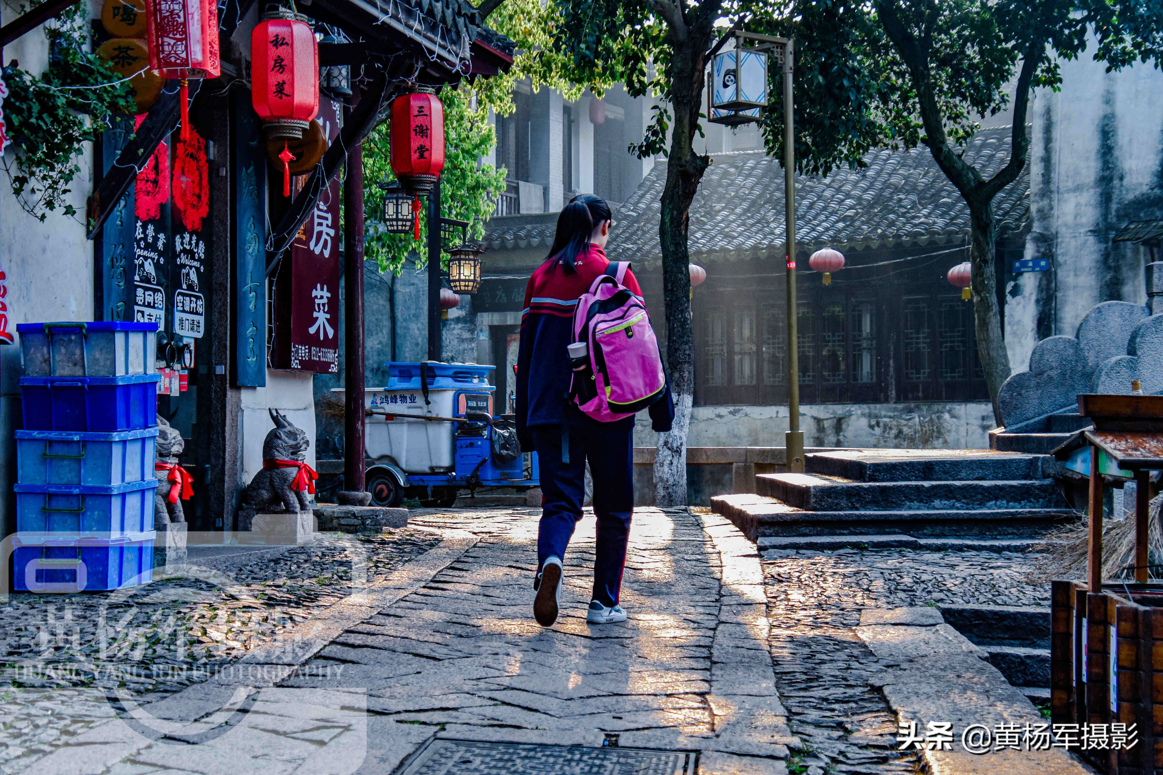 中国最宜居的新一线城市,常住人口为12748262人,环境幽静风景美