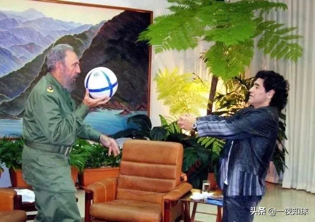 为什么喜欢足球呢,为什么都爱马拉多纳