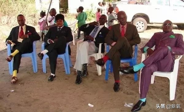 捡垃圾也要穿名牌,非洲贫民窟绅士精致起来有多野?