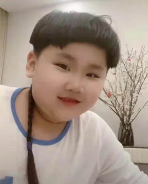 郭德纲小儿子照曝光基因强大,郭德纲6岁小儿子罕曝近照