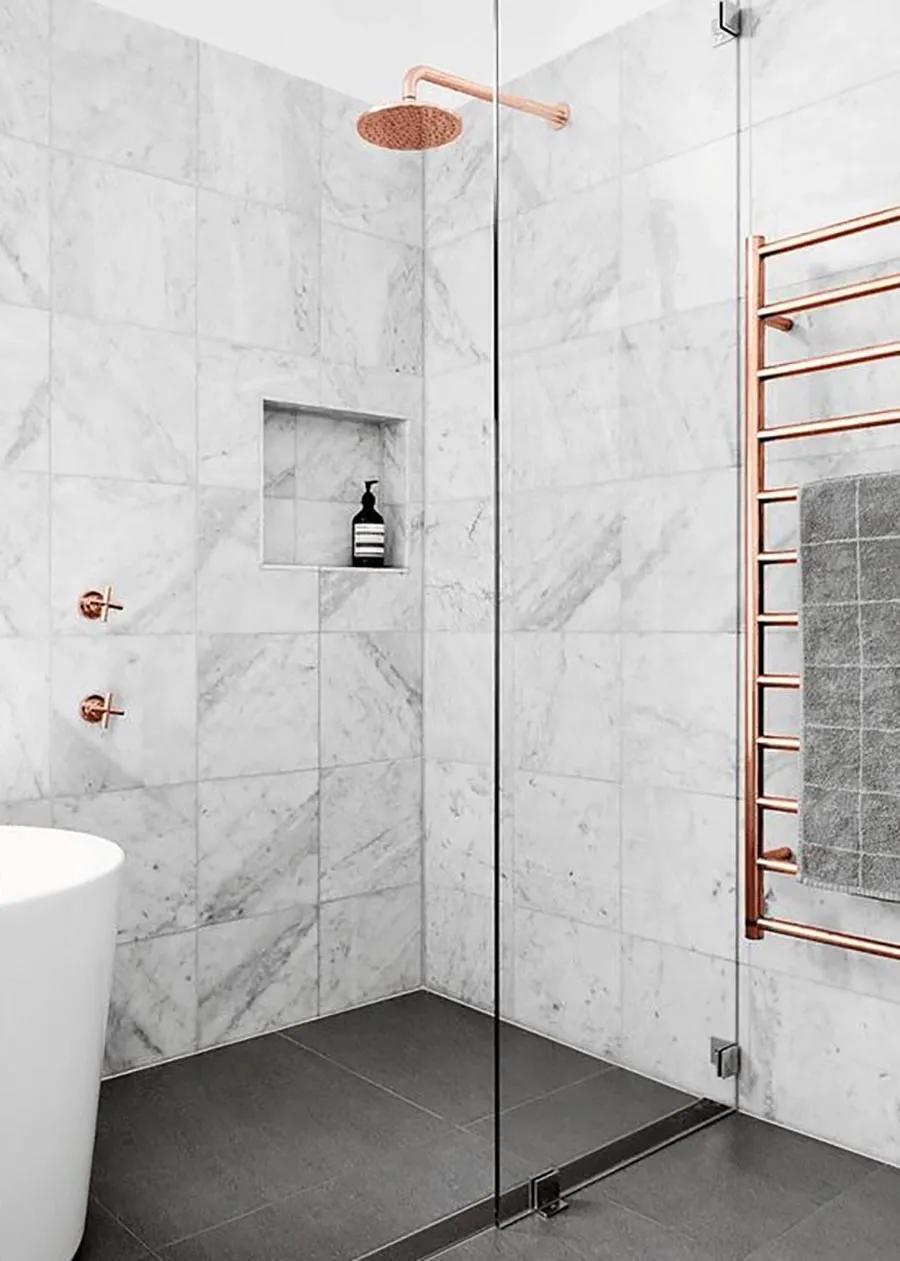 4平米卫生间瓷砖600*1200直贴效果,卫生间400*800深灰色瓷砖腰线效果