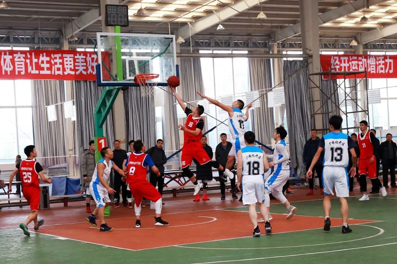 致敬逆行英雄|德阳最帅男团队长陈伟，肩负生命不能承受之重