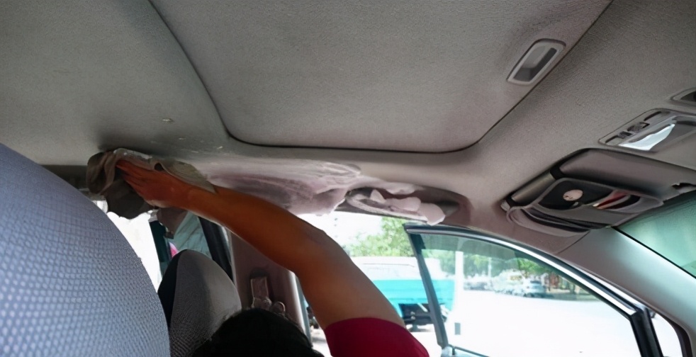 清洁车内小妙招,车顶棚脏了怎么清洗自己在家