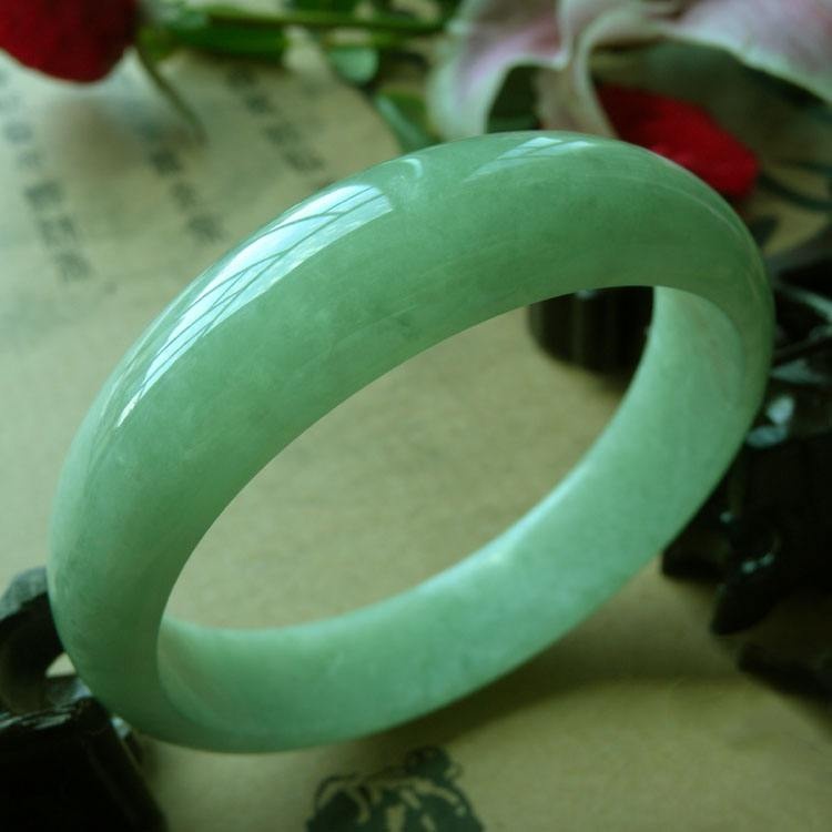 豆种飘花翡翠属于什么档次,豆种翡翠和糯种翡翠的区别