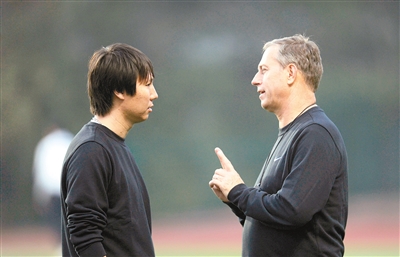 媒体人热议李铁任国足主帅,李铁担任国足教练有什么起色