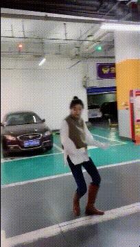 前女友和现女友搞笑图片,两个女生搞笑gif图