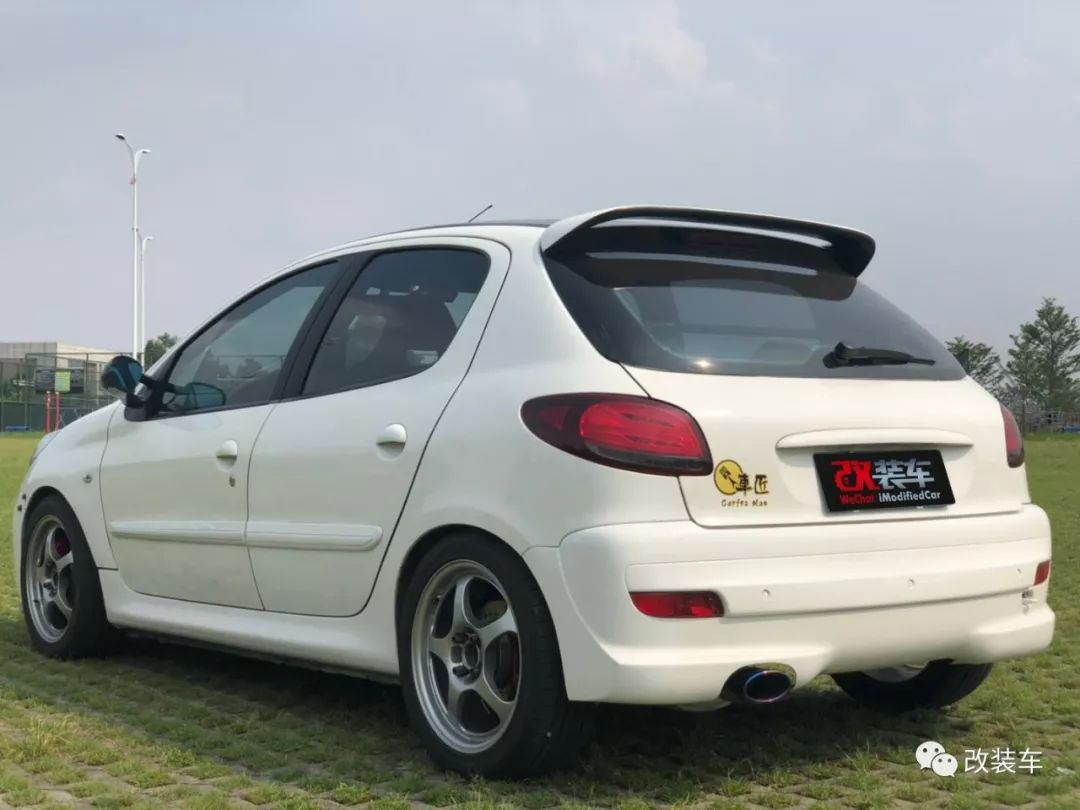 改装也疯狂黑武士标致207的蜕变,08年标致207还能值多少钱