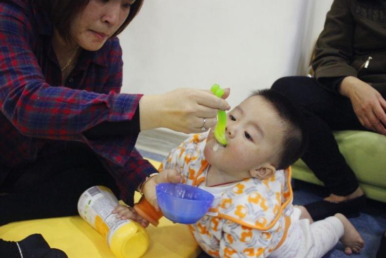 两岁孩子咳嗽厉害有痰久治不愈,12岁娃咳嗽一周成白肺