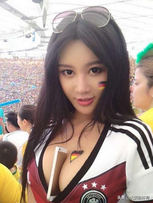足坛漂亮女球迷,足球场上的好看女生
