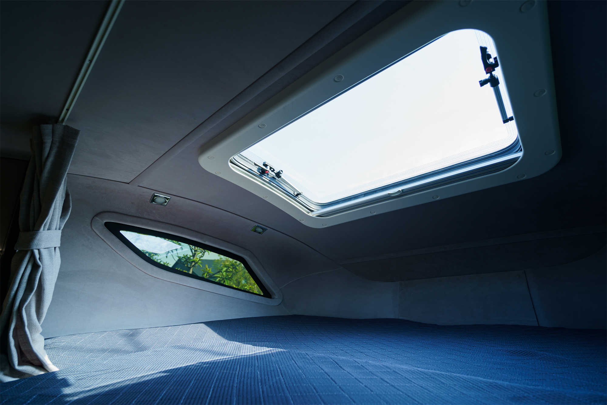 宇通c670房车最新款,宇通房车c553